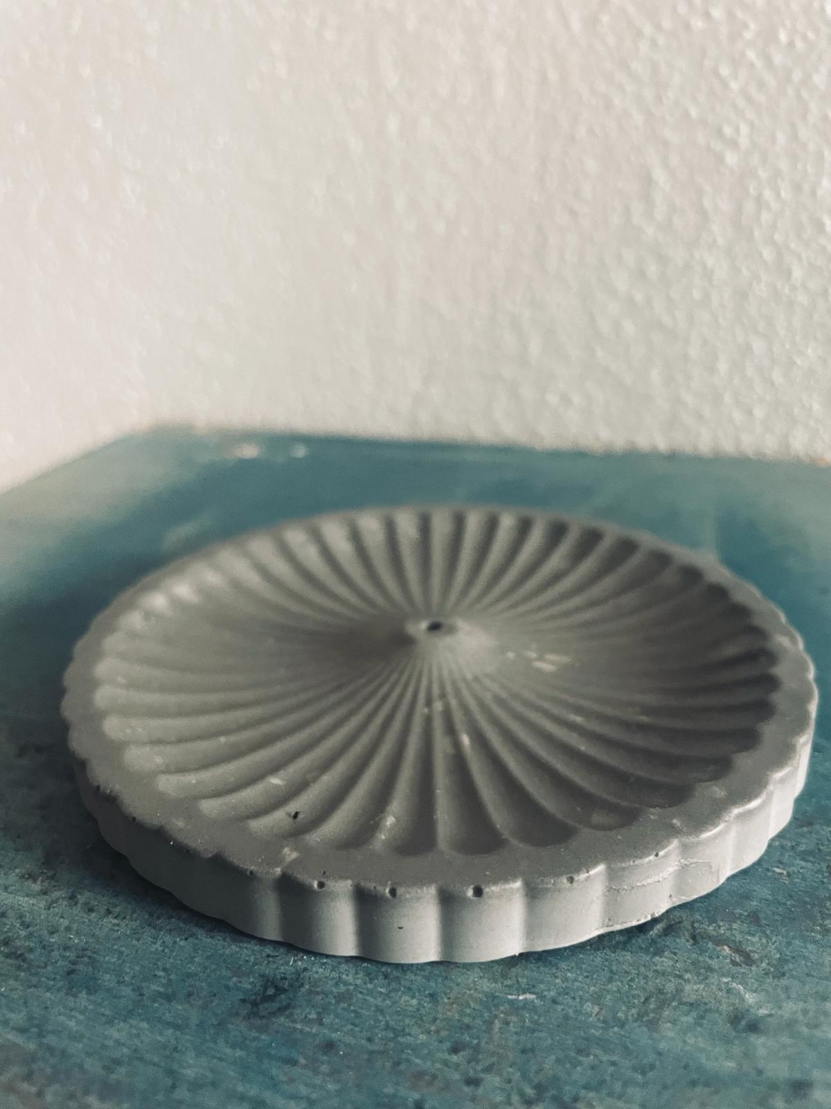 Scalloped Round Incense Burner